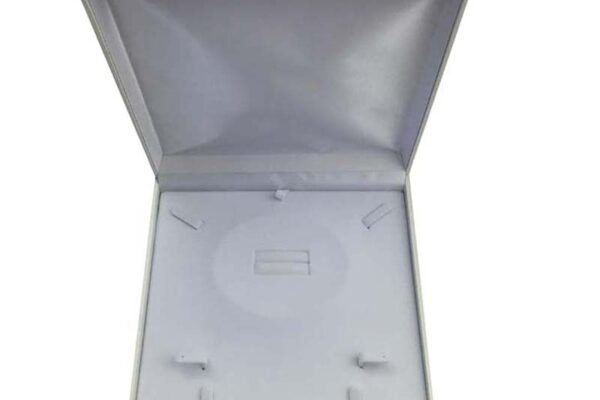 Large Premium White Leatherette Multi Purpose Set Gift Box. Dim 190(w) x 190(d) x 40mm(h).