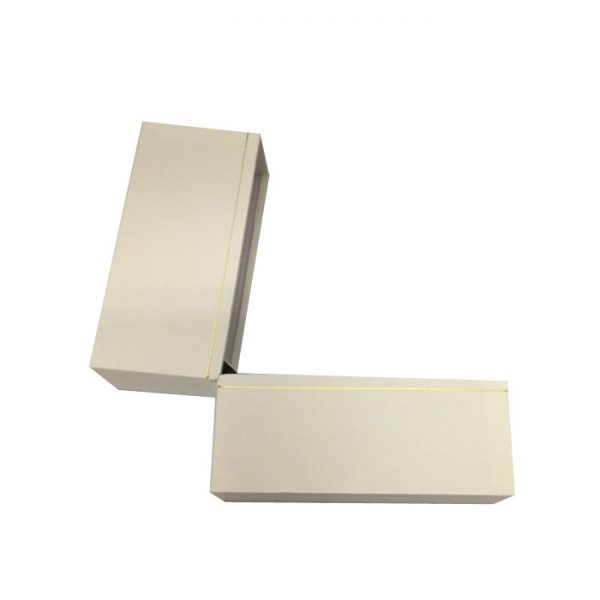x1 White Leatherette Look Bangle Gift Box. Dim 32(w) x 94(d) x 80mm(h).
