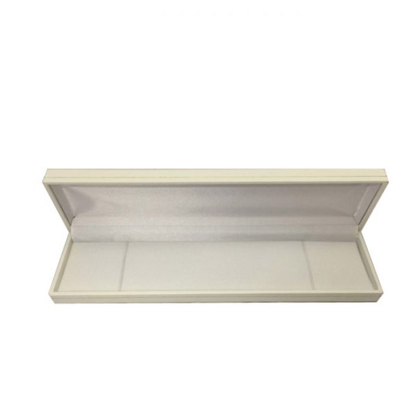 Price for 1 Premium White Leatherette Bracelet or Watch Gift Box. Dim 55(w) x 240(d) x 22mm(h).