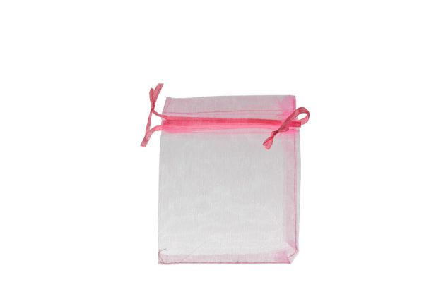 Plain Pink Organza Bags. Price for pack of 100. Dimensions 7cm(W) x 9.5cm(H).