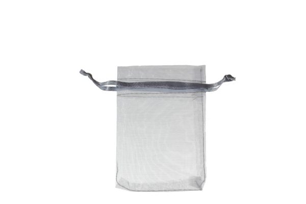 Plain Silver Organza Bags. Price for pack of 100. Dimensions 7cm(W) x 9.5cm(H).